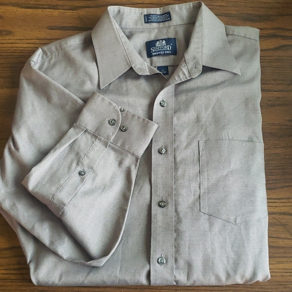 𝅺3/$20 Stafford Gray Wrinkle Free Button Down Shirt